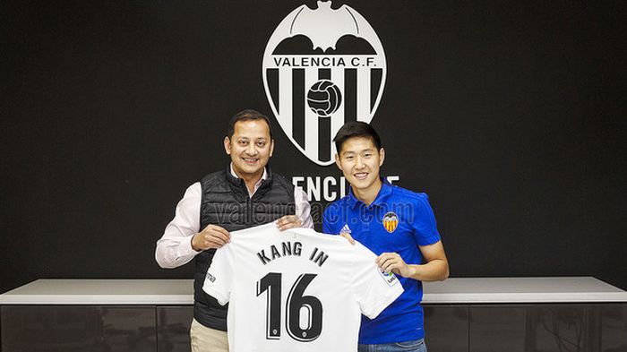 Gelandang Serang muda asal Korea Selatan, Lee Kang-in, dipromosikan ke tim utama Valencia pada 30 Januari 2019.