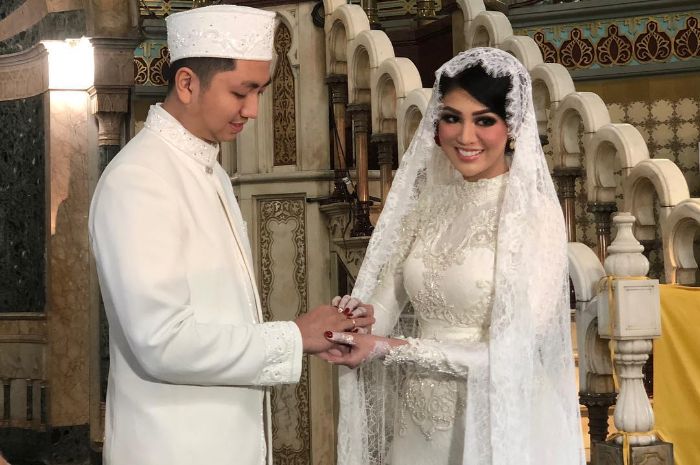 Unggahan foto pernikahan Ariska dan Ryan)