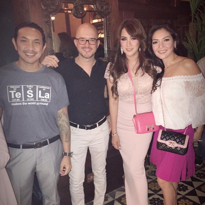 Istri mantan suami Olla Ramlan Melina Tian ini juga akrab dengan Olla Ramlan loh