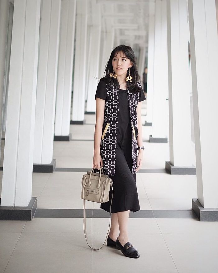 Gaya kasual Ify Alyssa dengan 1 model loafers