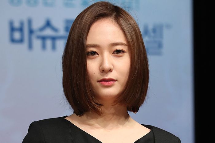 Krystal Jung dengan rambut blunt bob