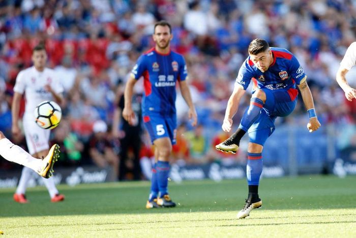 Pemain Newcastle Jets, Dimitri Petratos.