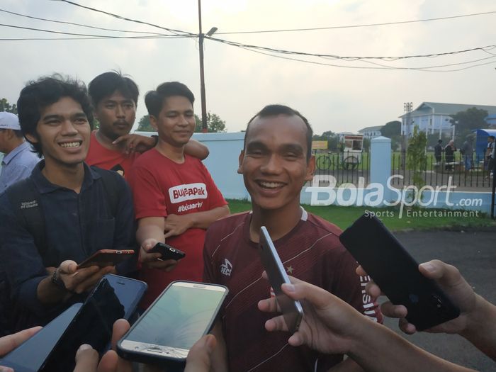 Pemain Persija Jakarta Riko Simanjuntak di mess pemain Persija, Jakarta Timur, Jumat (8/2/2019).