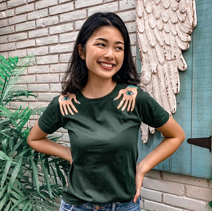 Senyum Manis Elisa Jonathan