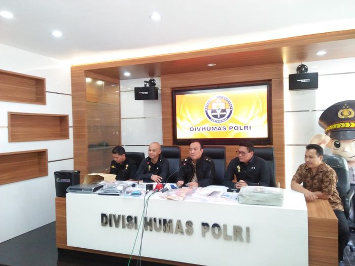 Preskon Satgas Antimafia Bola di Mabes Polri, Jakarta, Sabtu (16/2/2019).