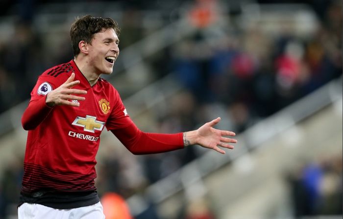 Bek Manchester United, Victor Lindelof