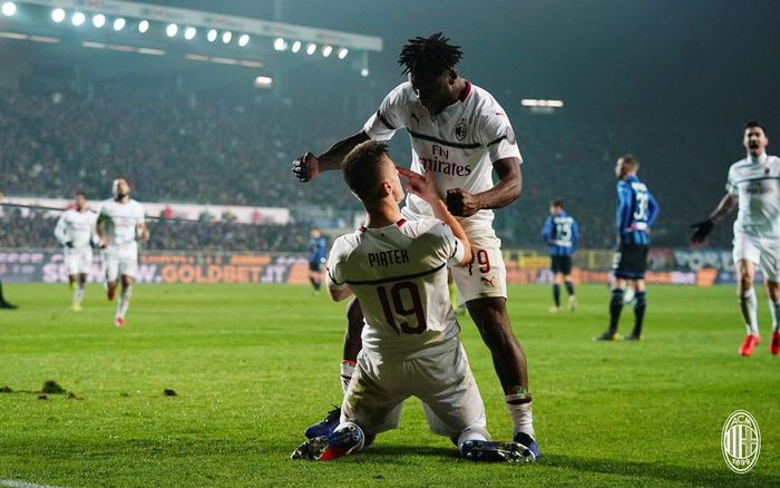 Selebrasi penyerang AC Milan, Krzysztof Piatek usai mencetak gol ke gawang Atalanta di Stadio Atleti Azzuri D'Italia dalam lanjutan Liga Italia, Sabtu (16/2/2019) atau Minggu dini hari WIB.