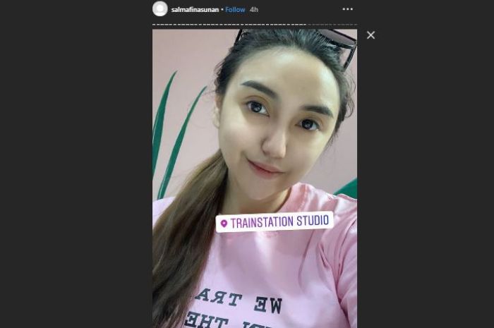 Unggahan Instagram Story Salmafina Sunan.   