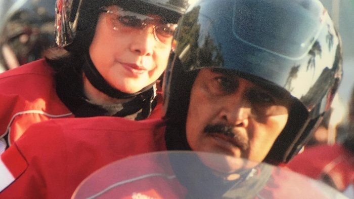 Widyawati saat mendampingi suaminya ketika mengikuti touring Jalur Merah Putih (JMP) 2008 silam. Siapa sangka jika itu adalah kenangan terakhir mereka bersama.