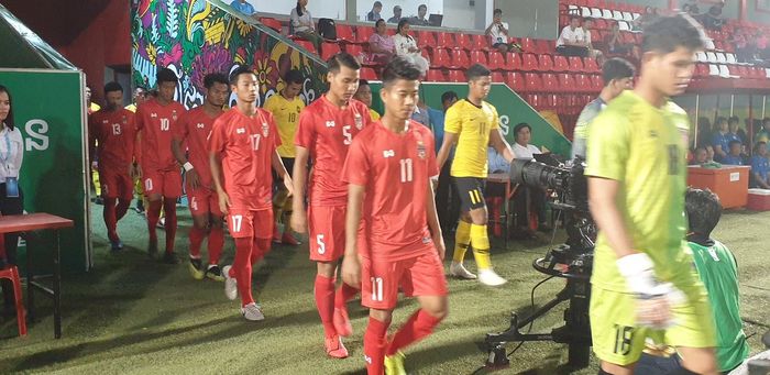Para pemain timnas U-22 Myanmar jelang laga kontra timnas U-22 Malaysia pada partai pamungkas Grup B Piala AFF U-22 2019, 22 Februari 2019.