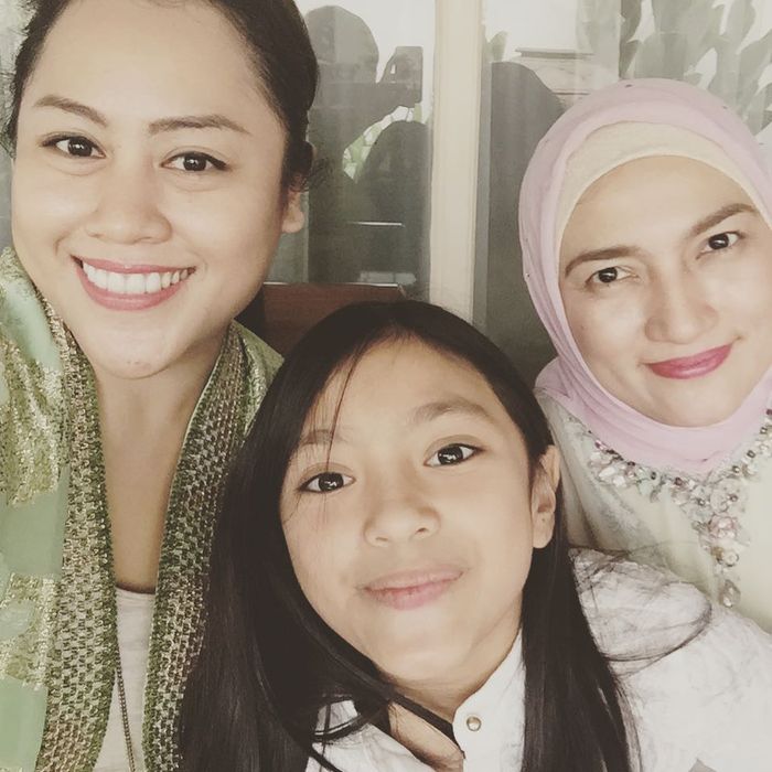 Penampilan baru Sarah Amalia, bersama Alleia, dan kerabat.