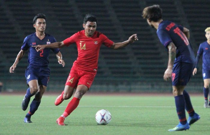 Pemain timnas U-22 Indonesia, Asnawi Mangkualam, beraksi pada laga final Piala AFF U-22 kontra Thailand, Selasa (26/2/2019).