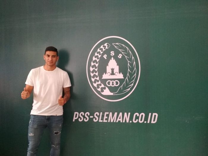 Gelandang asal Argentina, Brian Ferreira, saat resmi bergabung bersama PSS Sleman untuk hadapi musim 2019.