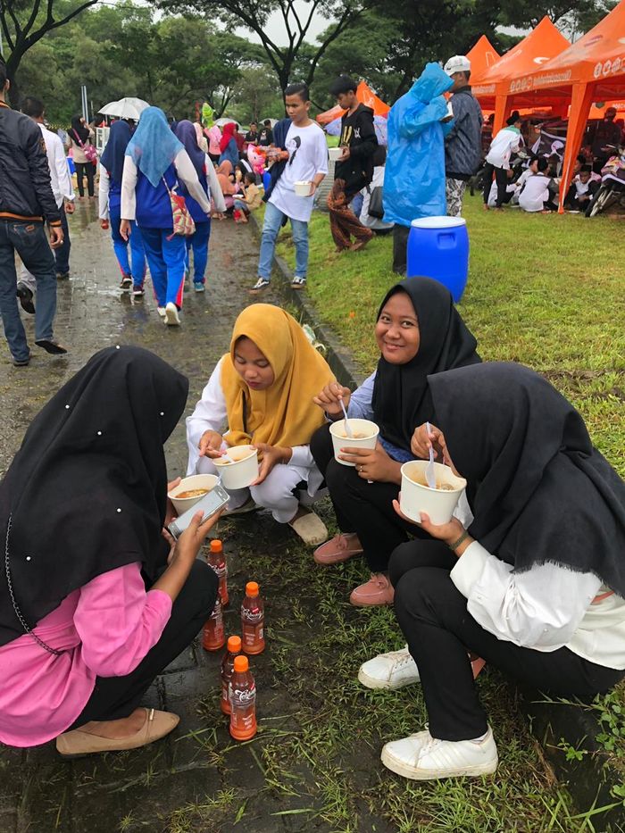 Tehbotol Sosro Sediakan 30 Ribu Minuman Dalam Gebyar Bakso Merah Putih yang Dihadiri Oleh Jokowi