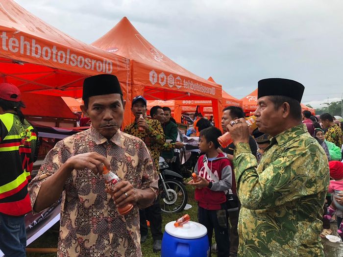 Tehbotol Sosro Sediakan 30 Ribu Minuman Dalam Gebyar Bakso Merah Putih yang Dihadiri Oleh Jokowi