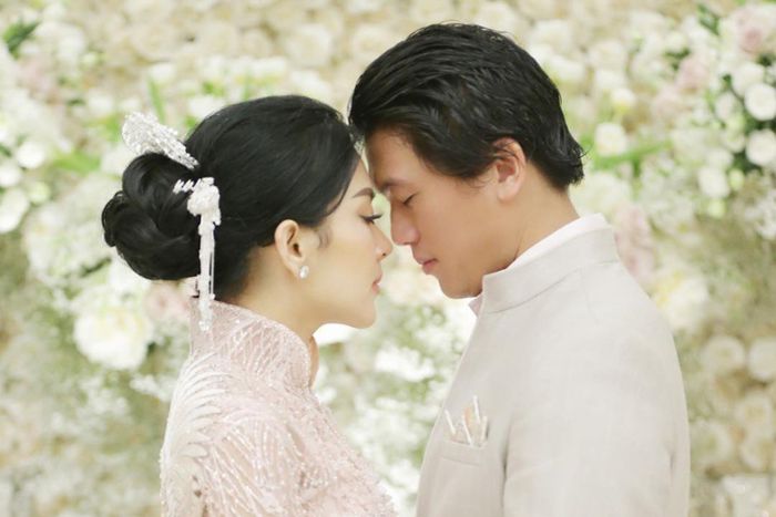 Syahrini dan Reino Barack