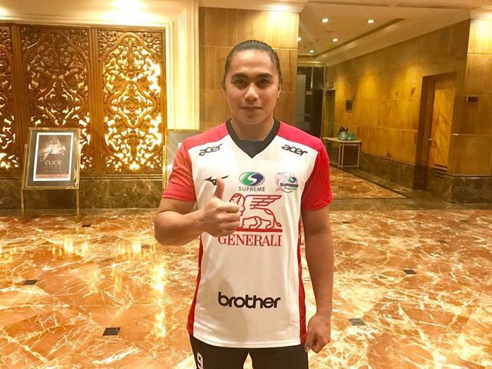 Pemain timnas voli putri Indonesia, Aprilia Manganang, berkostum tim Thailand Generali Supreme Chonburi E-Tech.