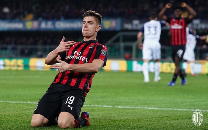 Striker AC Milan, Krzysztof Piatek, merayakan golnya dalam laga giornata ke-27 Liga Italia melawan Chievo di Stadion  Marc'Antonio Bentegodi, Verona, 9 Maret 2019.