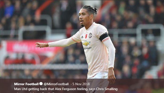 Bek AS Roma, Chris Smalling, saat masih membela Manchester United.