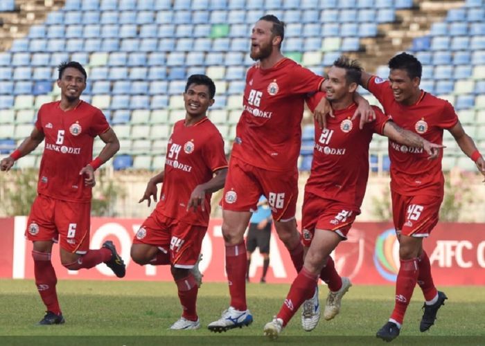 Bek Persija Jakarta Steven Paulle (tengah, nomor 86) selebrasi dengan rekan-rekannya usai membobol gawang Shan United dalam duel Grup G Piala AFC 2019 di Stadion Thuwunna, Yangon, Myanmar, Selasa (12/3/2019) sore WIB.