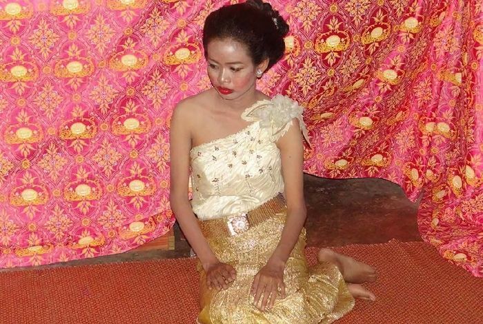 Pengantin wanita sedih di hari pernikahannya karena makeup yang terlalu menor