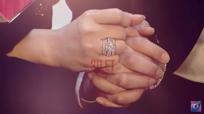 Cincin berlian Syahrini yang pemberian Reino Barack