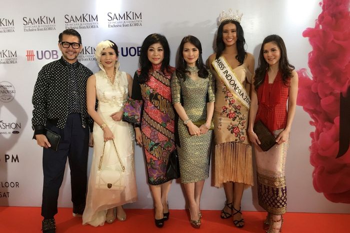 Ali larter porno filmda Qogirchoq bilan jinsiy aloqa rasmlar