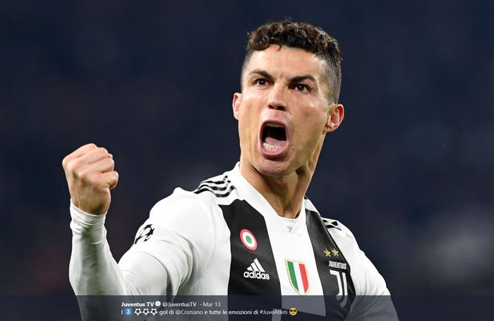 Megabintang Juventus, Cristiano Ronaldo, melakukan selebrasi.