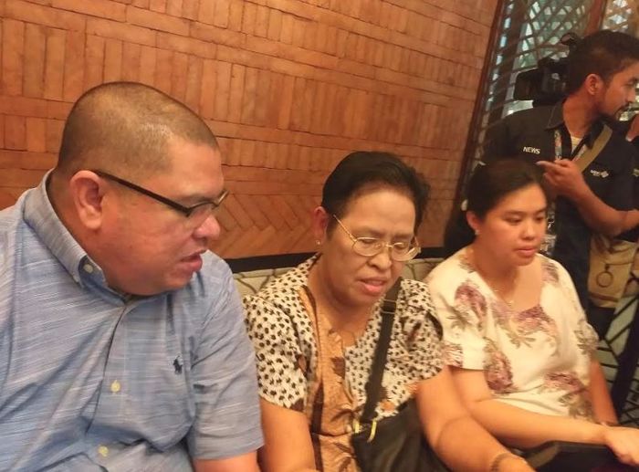 Maria Sofia, Shirley Chandrawati, dan Razman Arif Nasution saat jumpa pers perihal urusannya dengan Nana dan Bella Luna.