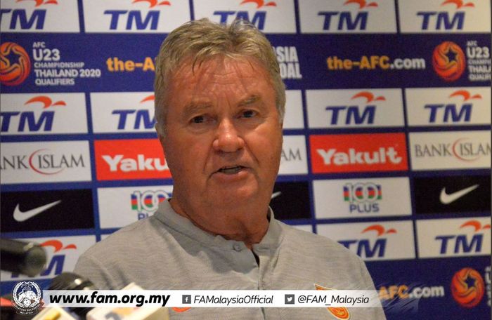 Pelatih timnas U-23 China, Guus Hiddink.