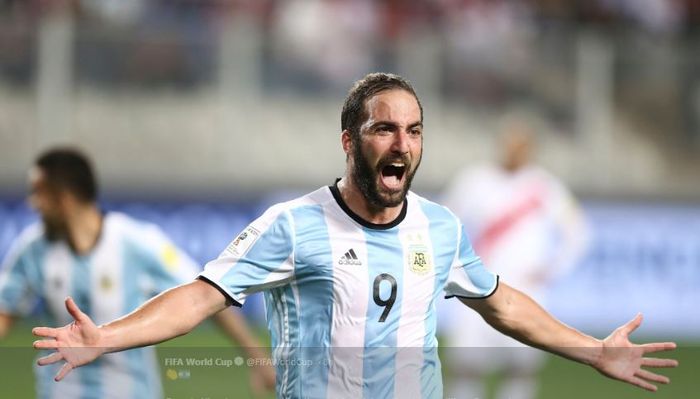 Penyerang Chelsea, Gonzalo Higuain, pensiun dari timnas Argentina pada Kamis (28/3/2019).