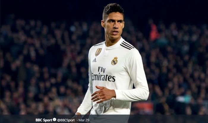 Bek Real Madrid, Raphael Varane, dikabarkan dilirik sejumlah klub semisal Juventus, Manchester United, dan Paris Saint-Germain.