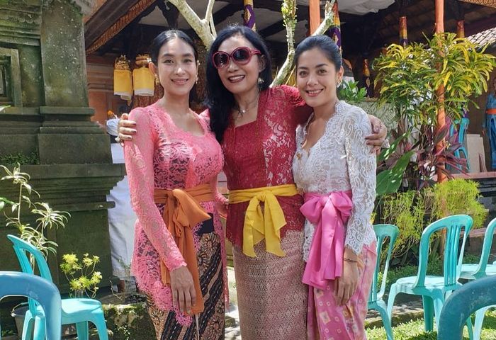 Penampilan Lulu Tobing dalam upacara otonan anak ke-2 Happy Salma curi perhatian