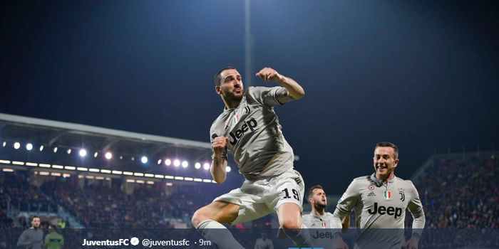 Bek Juventus, Leonardo Bonucci, merayakan gol yang dicetaknya dalam suatu pertandingan.