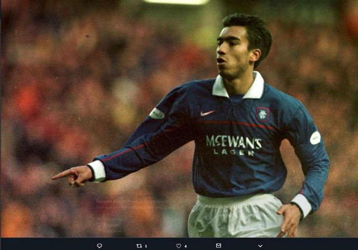 Giovanni van Bronckhorst saat memperkuat Rangers FC.