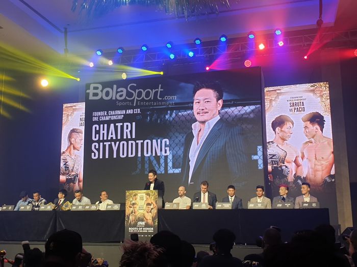 Chairman sekaligus CEO ONE Championship, Chatri Sityodtong, berbicara dalam konferensi pers di Grand Ballroom City of Dreams, Manila, Filipina, Selasa (9/4/2019).