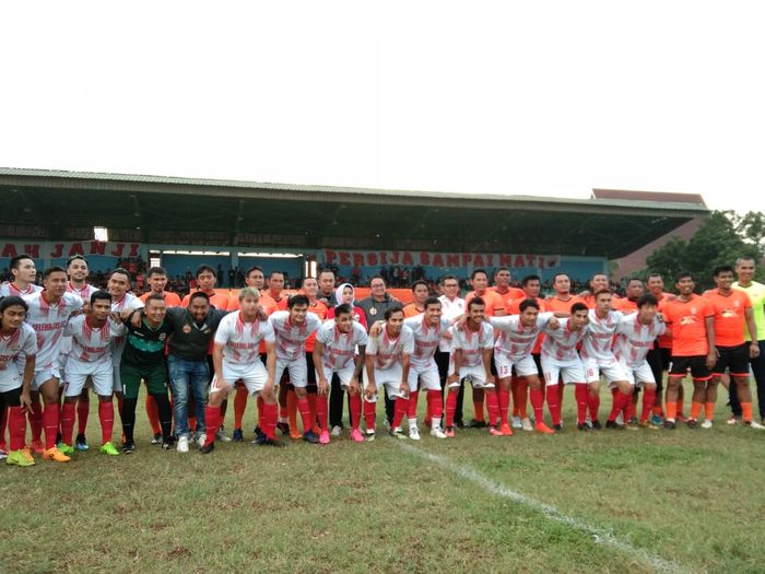 Persija 2001 dan Selebritis FC