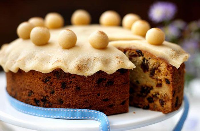Kue Simnel  