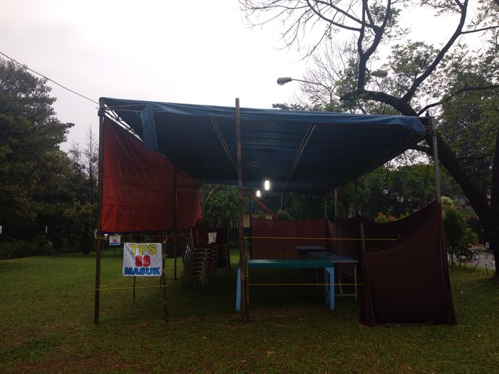 Lokasi TPS 89 tempat Anang Hermansyah dan keluarga akan mencoblos dalam Pemilu 2019 di lapangan depan Komplek Villa Cinere Mas