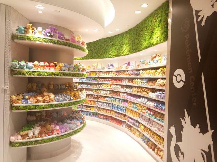 Berbagai item lucu Pikachu bisa ditemukan di Pokemon Center Singapura