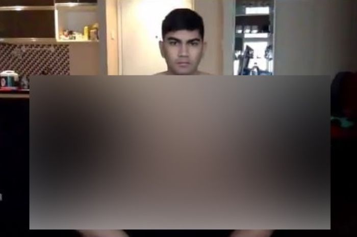 Tangkapan layar unggahan akun twitter yang memperlihatkan cuplikan video Gandhi Fernando tak berbusana.