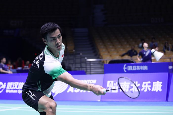 Pebulu tangkis tunggal putra Indonesia, Shesar Hiren Rhustavito, saat menjalani laga melawan Kidambi Srikanth (India) pada babak kesatu Kejuaraan Asia 2019 di Wuhan Sports Center, Wuhan, China, Rabu (24/4/2019).