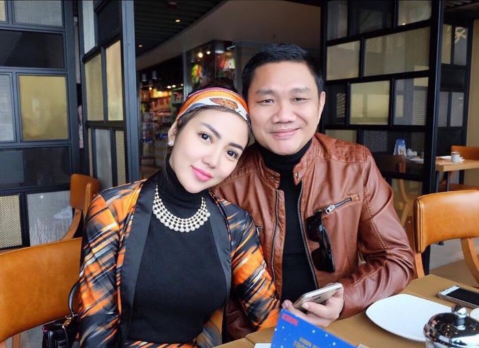 Bella Shofie dan suaminya.