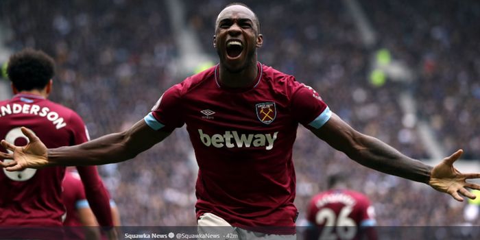 Pemain  West Ham, Michail Antonio, merayakan gol yang dicetaknya ke gawang Tottenham Hotspur pada pertandingan pekan ke-36 Liga Inggris di Stadion Tottenham Hotspur, 27 April 2019.