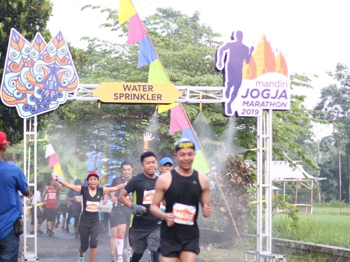 Suasana Mandiri Jogja Marathon 2019 yang sangat semarak dan penuh dengan nuansa budaya yang tak meninggalkan arti sportivitas pada 28 April 2019. 