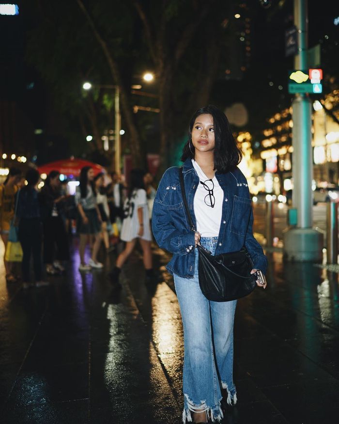 Frayed Jeans ala Siti Adira Kania