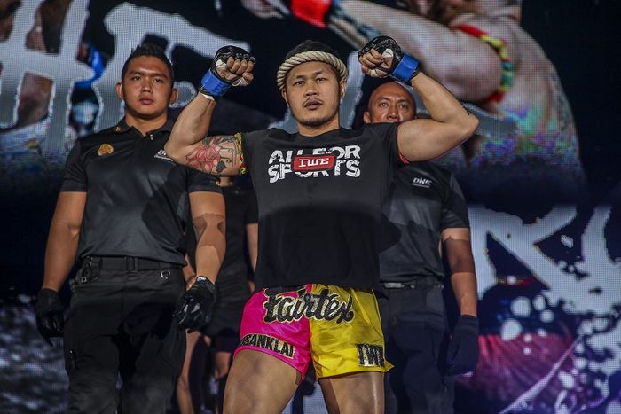 Atlet ONE Championship, Yodsanklai IWE Fairtex.