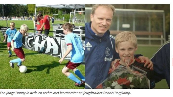 Donny van de Beek saat bertanding untuk tim junior Ajax Amsterdam (kiri) dan berpose bersama Dennis Bergkamp (kanan). 