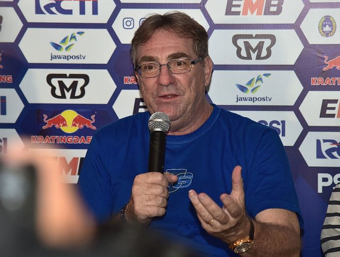 Pelatih anyar Persib Bandung, Robert Rene Alberts