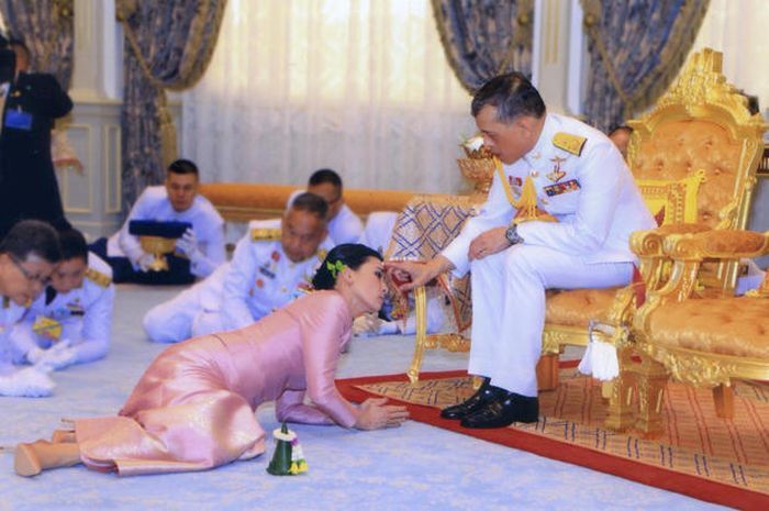 Raja Vajiralongkorn Resmi Nikahi Jenderal Keamanan Kerajaan dan Menjadikannya Sebagai Ratu Thailand